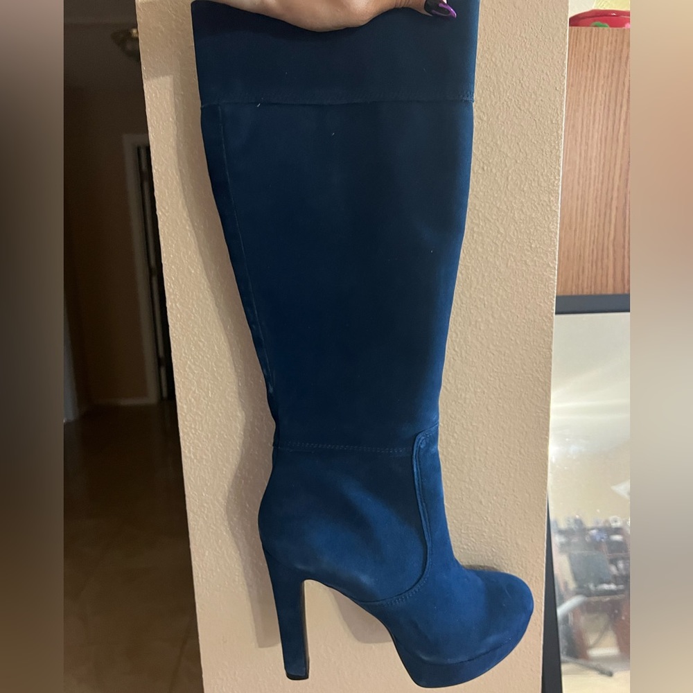 New with box 8.5 Gianni Bini heeled boots